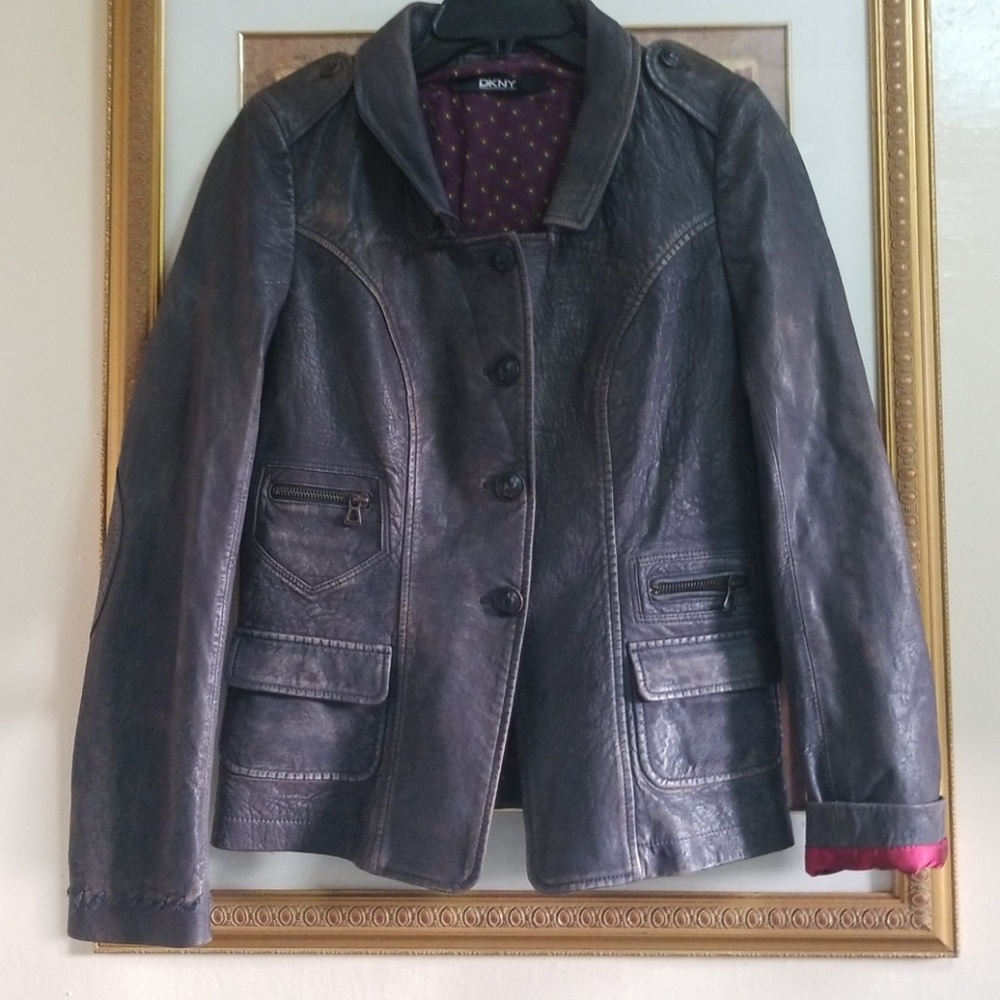 DKNY VINTAGE LEATHER JACKET OLD FASHION.
